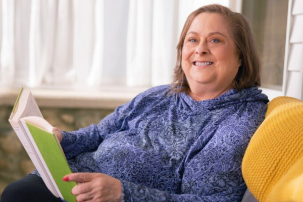 Maxine Pesteronk reading a book