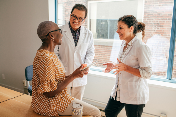 Potential donor speaking with two doctors