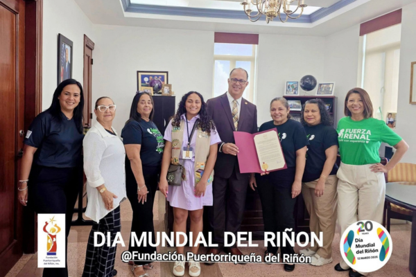 Dr. García Echevarría with Fuerza Renal team