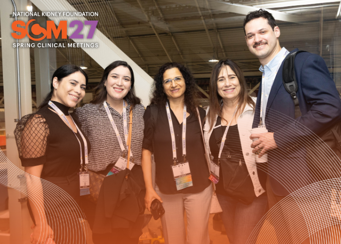 Los asistentes a la SCM sonríen a la cámara mientras participan en la conferencia