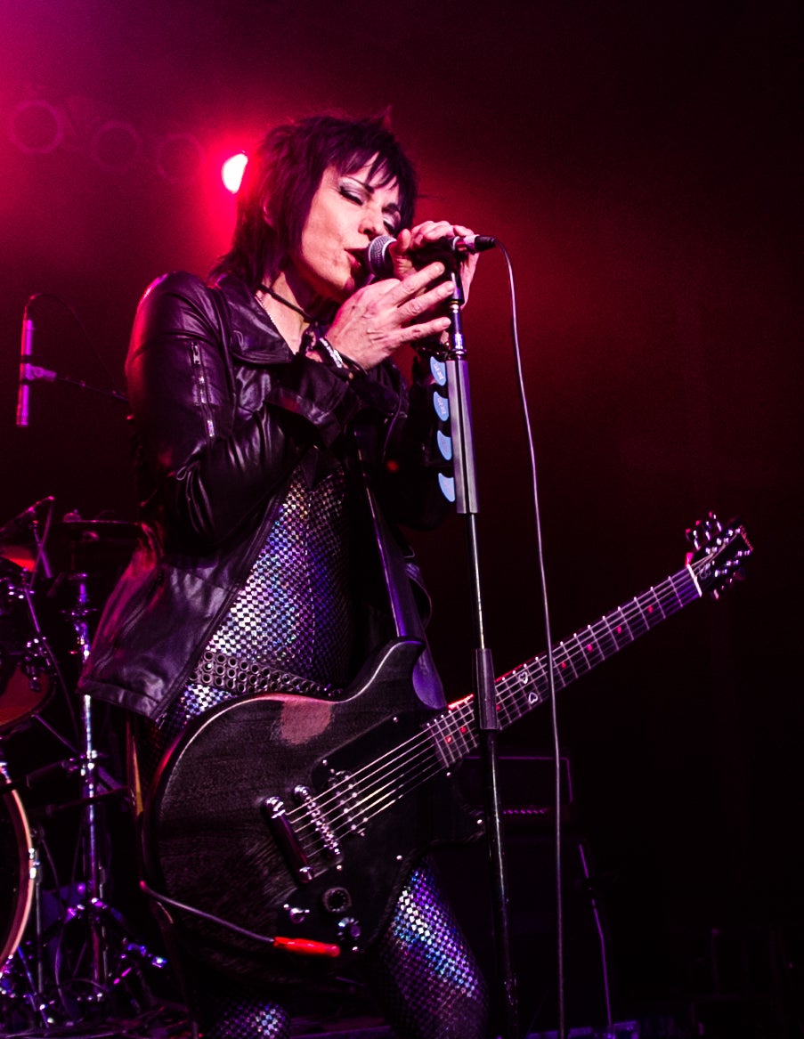Joan Jett serenading Kidney Ball guests Joan Jett serenading Kidney Ball guests