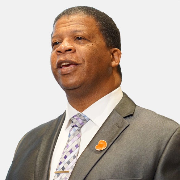 Curtis Warfield, defensor de los pacientes de la NKF