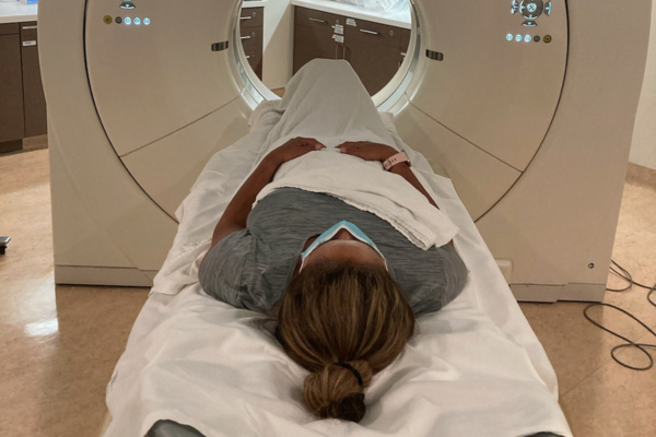 Florence haciéndose una resonancia magnética