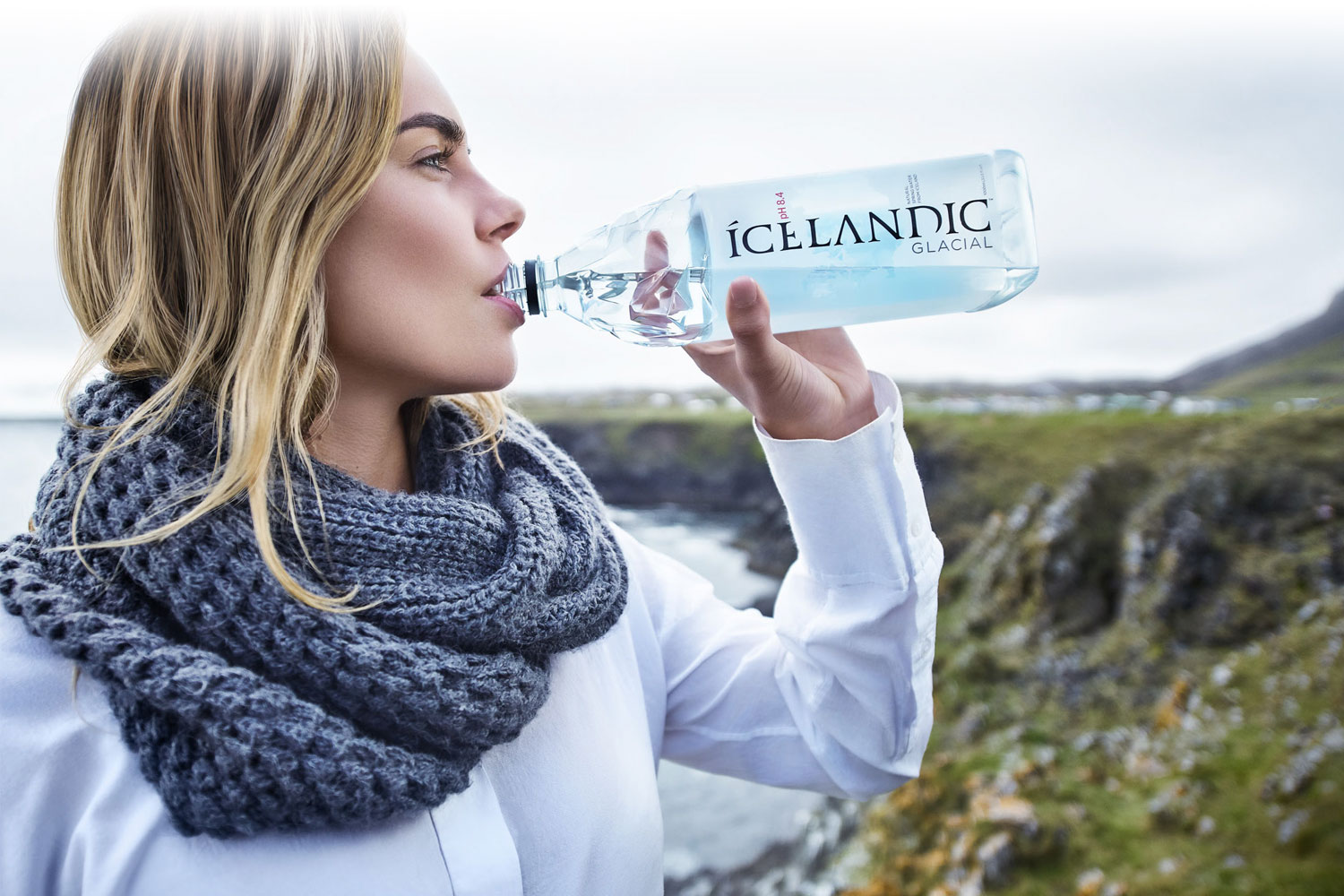 Woman drinking from an Icelandic water bottle in nature
