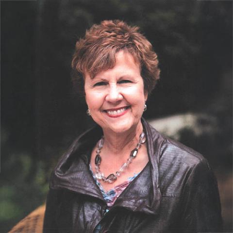 Mary Beth Callahan Headshot