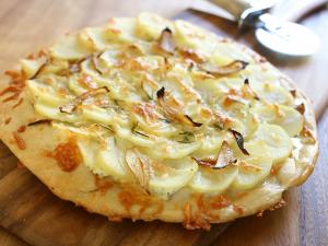 Roasted Onion Garlic Pizza