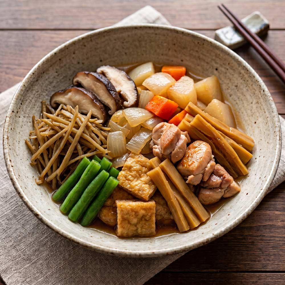 Nishime japonés: guiso de verduras y pollo a fuego lento